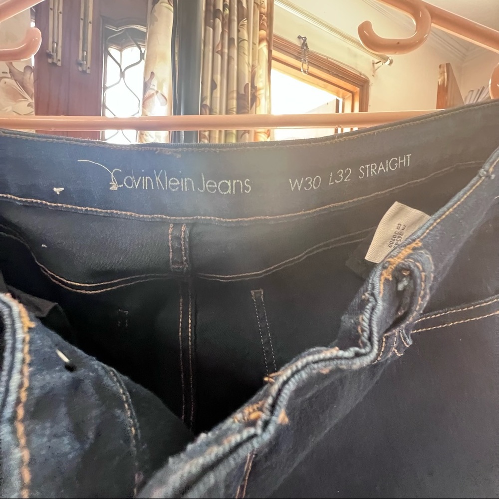 Summer Special Calvin Klein Straight Leg Slimming Denim Jeans in Size 28 - Picture 7 of 16